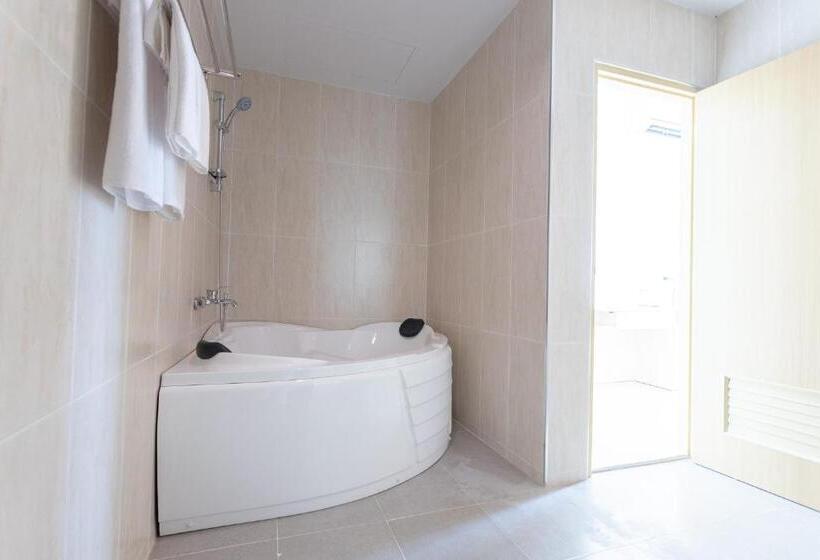 Номер Deluxe, O2 Hotel Lopburi