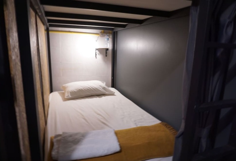 Кровать в Общей Комнате, Near Beach Hostel   Adults Only