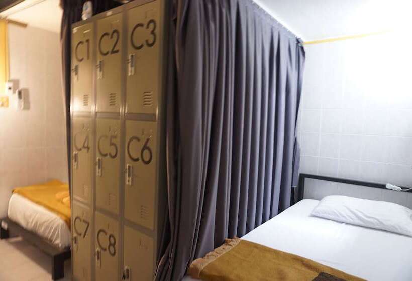 Кровать в Общей Комнате, Near Beach Hostel   Adults Only