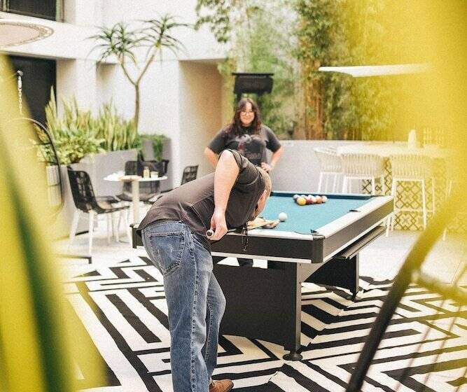 带2个双人床的标准工作室, The Godfrey Hotel Hollywood