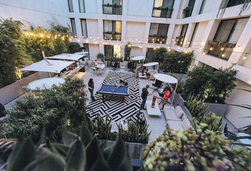 带2个双人床的标准工作室, The Godfrey Hotel Hollywood
