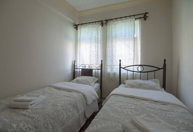 스탠다드 트리플 룸, Kamelya Cave Hostel