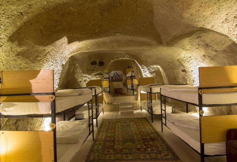 공동 객실, Kamelya Cave Hostel