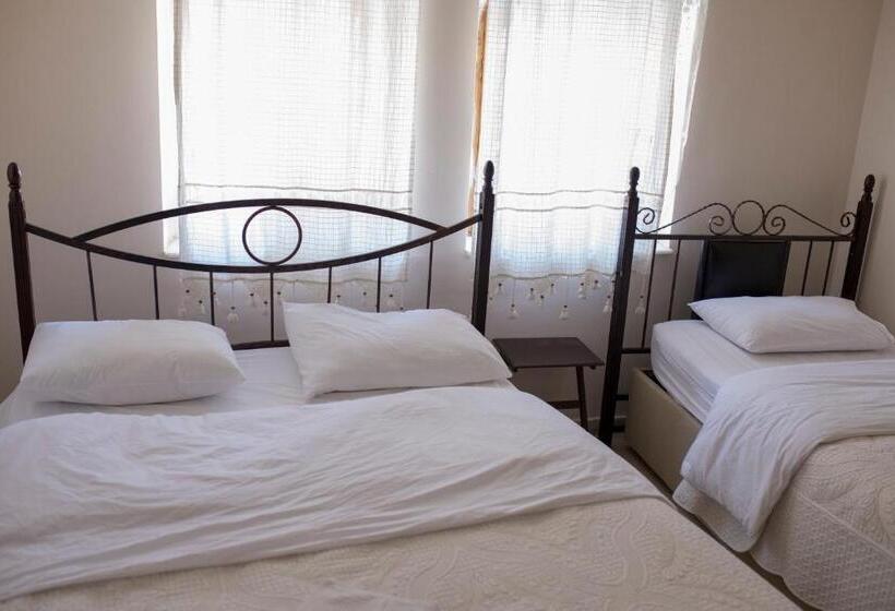 스탠다드 트리플 룸, Kamelya Cave Hostel