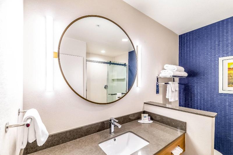 חדר סטנדרט עם מיטת קינג, Fairfield Inn & Suites By Marriott Gainesville I35