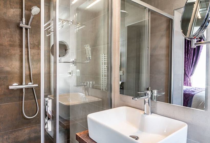 Номер Deluxe с Балконом, Brit Hotel Privilege Lisieux   La Villa Des Arts