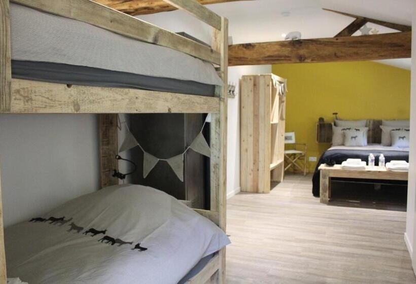 Четырехместный Номер Стандарт, Chambres D'hôtes Logis Charrier Le Petit Bignon