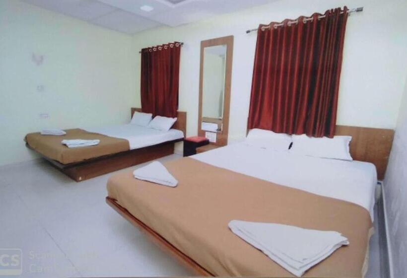 Четырехместный Номер Стандарт, Rajhuns Deluxe Lodging