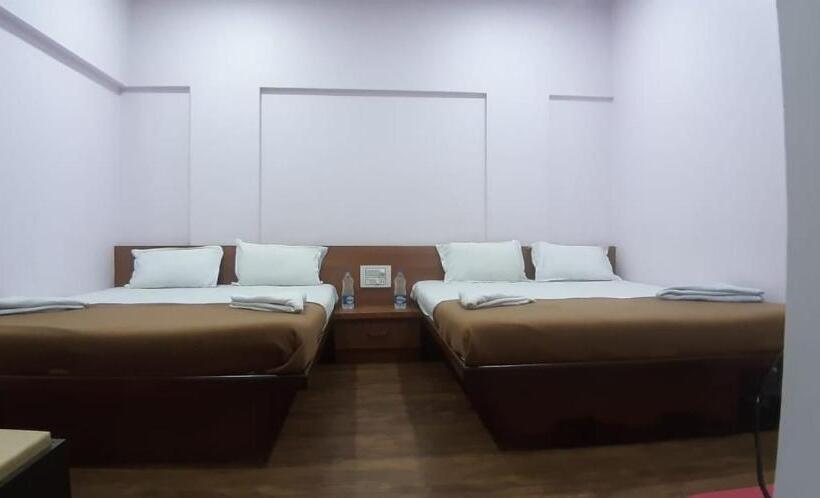 Четырехместный Номер Deluxe, Rajhuns Deluxe Lodging