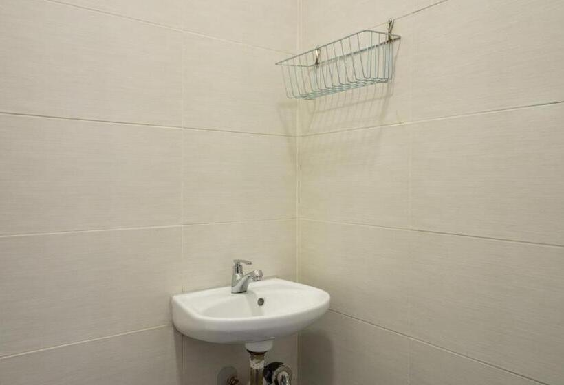 Номер Стандарт, Reddoorz Near Plaza Atrium Senen