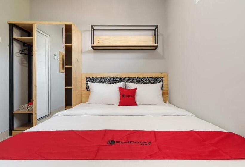 Номер Стандарт, Reddoorz Near Plaza Atrium Senen