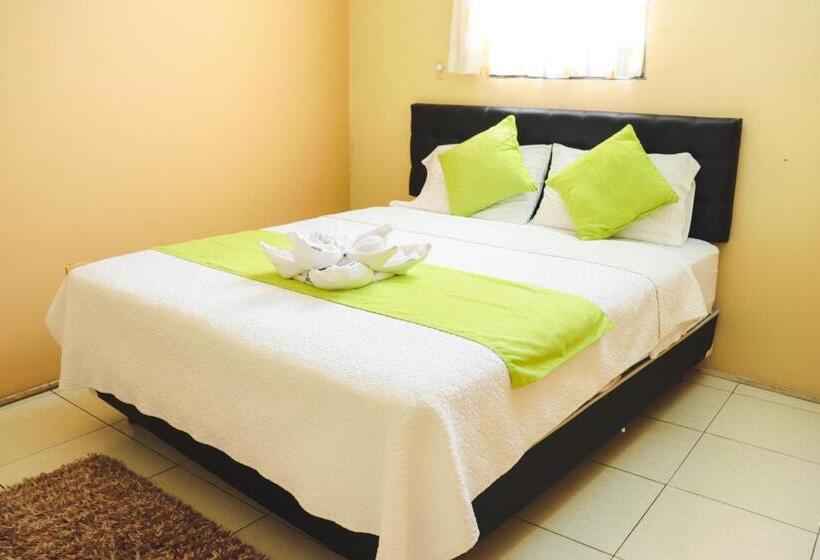 اتاق استاندارد سه نفره, Hostal Carliza