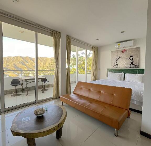 استودیوی استاندارد با چشمانداز دریا, Tnt Mirador