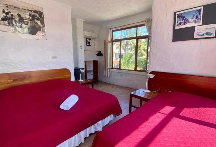 Номер Стандарт Трехместный, Hostal Galapagos By Bar De Beto