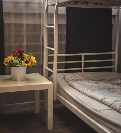 Четырехместный Номер Стандарт, 4 Couples & 4 Friends Hostel
