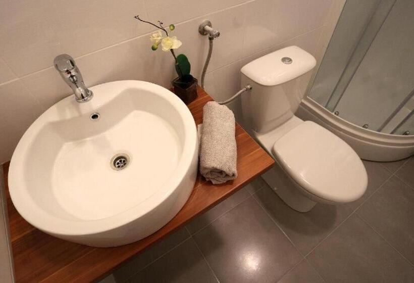 استودیوی لوکس, Guesthouse Villa Maggie