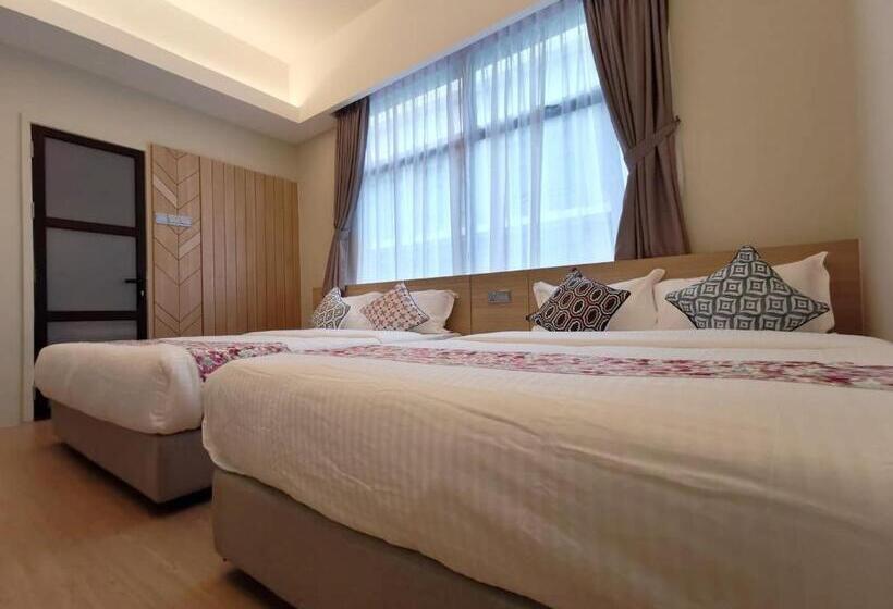 اتاق اجرایی, Oikos Poshtel