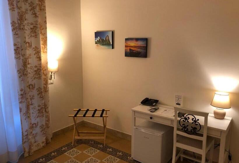 اتاق استاندارد یک تخته با بالکن, Liberty Palace