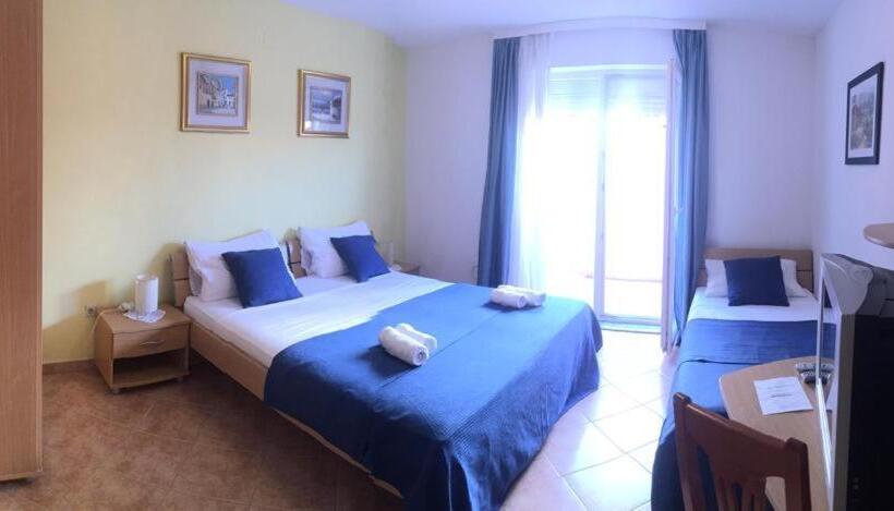 اتاق استاندارد سه تخته با بالکن, B&b Villa Maris