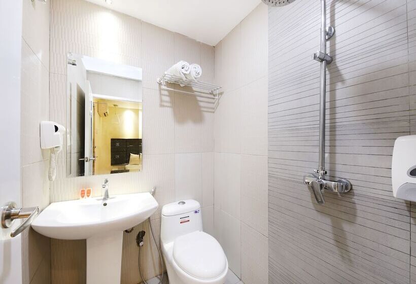اتاق لوکس, OYO 763 Tazara Hotel