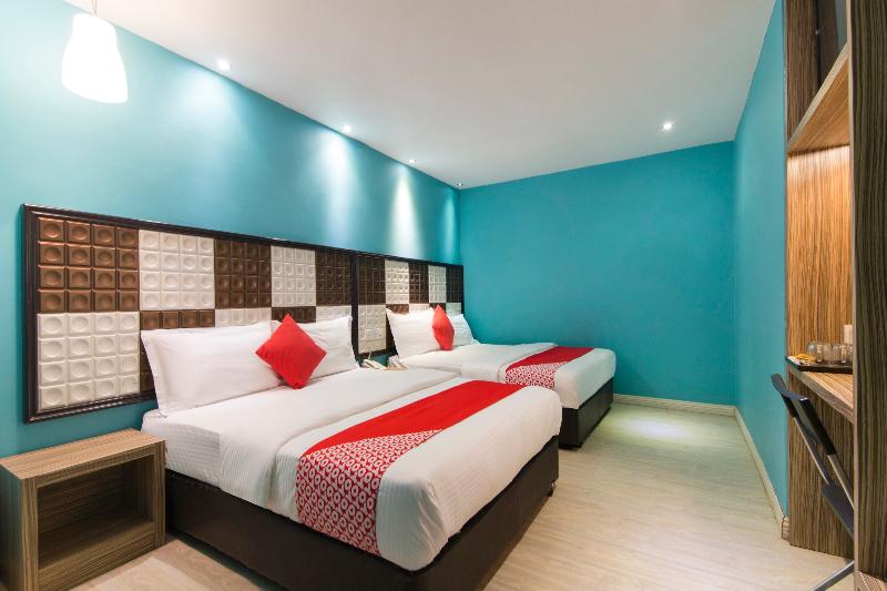 اتاق لوکس سه تخته, OYO 763 Tazara Hotel