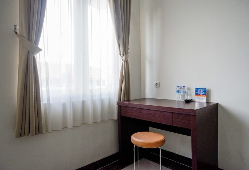 Номер Deluxe, Urbanview Hotel Syariah Casa Azmya Yogyakarta