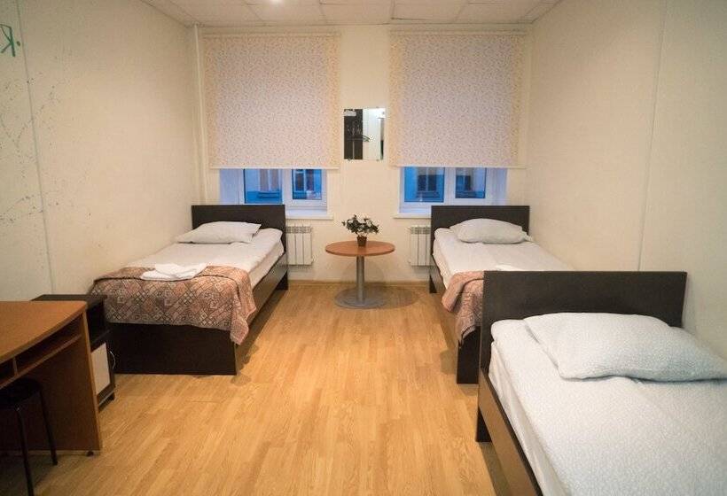 エコノミートリプルルーム, Central House Hotel   Hostel