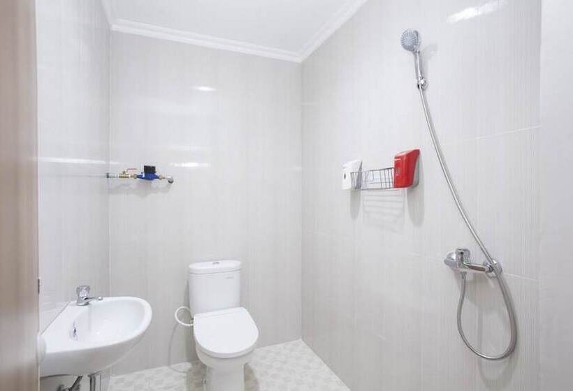 Номер Стандарт, Reddoorz @ Genteng Surabaya
