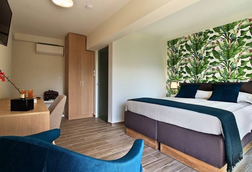 Номер Superior Боковой Вид на Море, Maison 66, Riviera Hotels