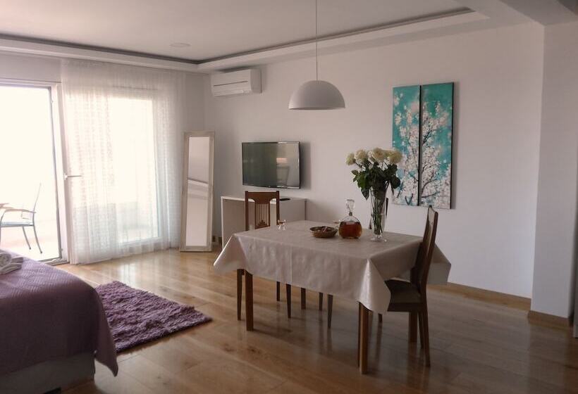 استودیوی لوکس, Apartments Dany