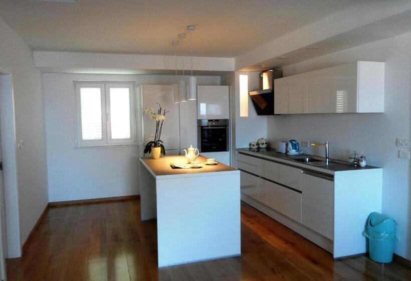 استودیوی لوکس, Apartments Dany