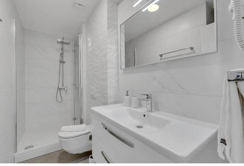 آپارتمان لوکس 1 خوابه, Apartments Dany