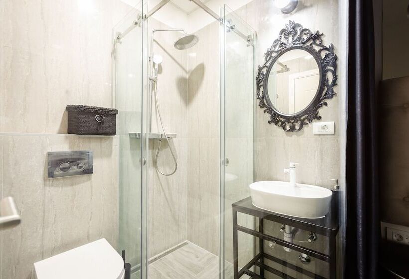 اتاق استاندارد, Irini Luxury Rooms