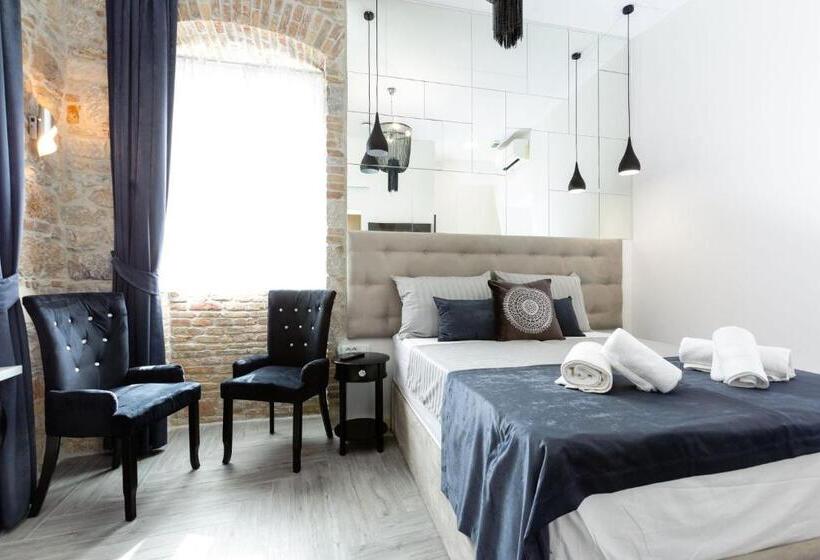 اتاق لوکس با تخت بزرگ, Irini Luxury Rooms