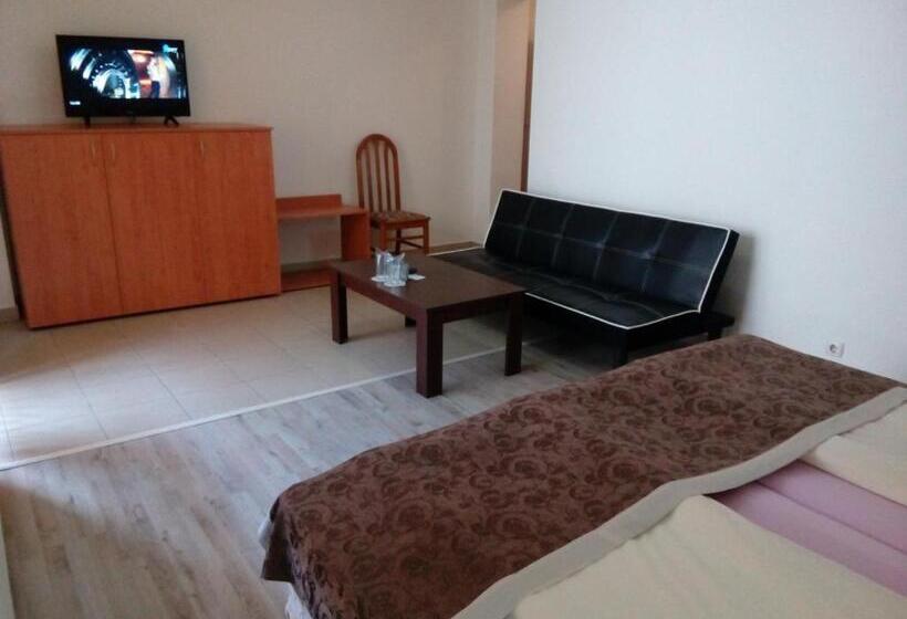 سوئیت جونیور خانوادگی, Guest House Lila