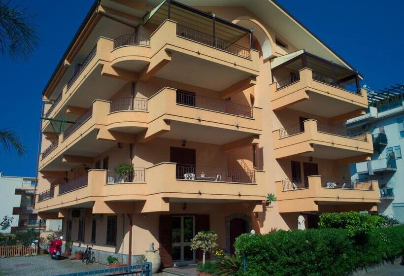 اتاق کلاسیک سه تخته, B&b Mareagrò