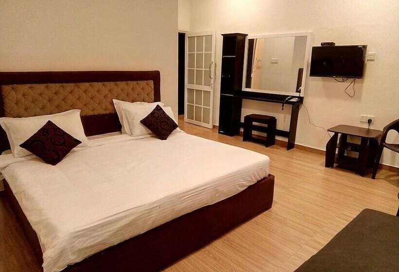 اتاق لوکس سه تخته, Hill Cool Hotel & Restaurant