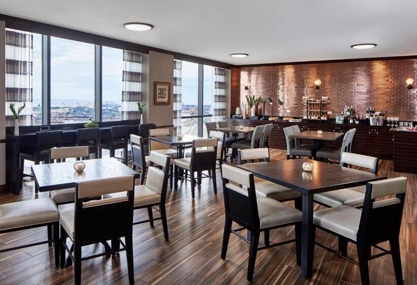 Номер Клуб, Renaissance Mobile Riverview Plaza