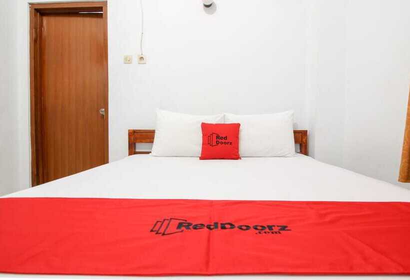 Номер Economy, Reddoorz Plus Near Alun Alun Selatan