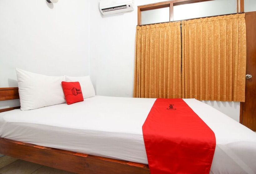 Номер Economy, Reddoorz Plus Near Alun Alun Selatan