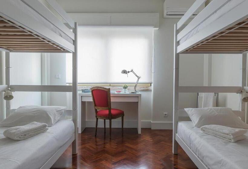 اتاق استاندارد چهارنفره با سرویس بهداشتی مشترک, Republica Bed & Breakfast