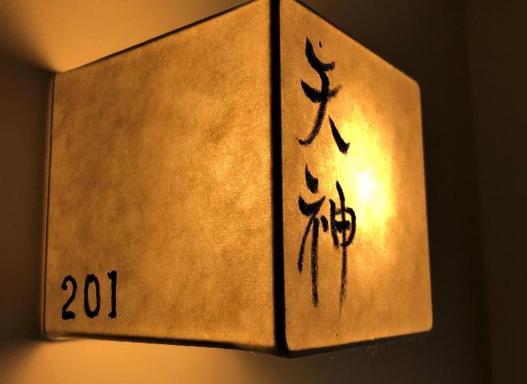 标准间, Kamishichiken Oku