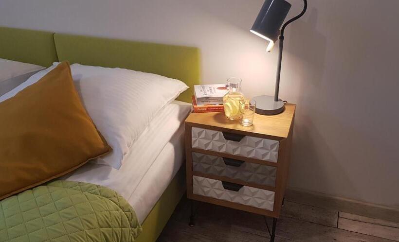 Номер Deluxe, Oki Doki Old Town