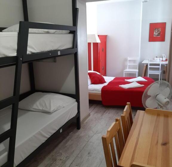 Семейный Номер, Oki Doki Old Town