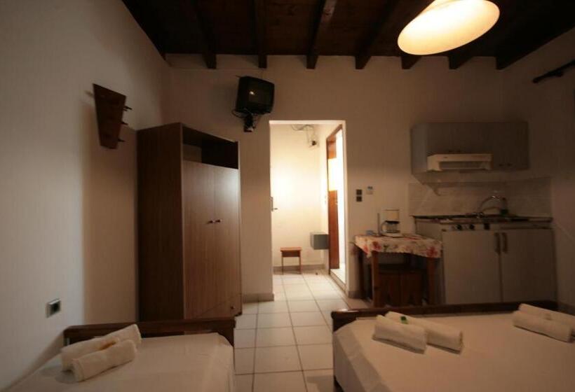 스탠다드 스튜디오, Chania Rooms