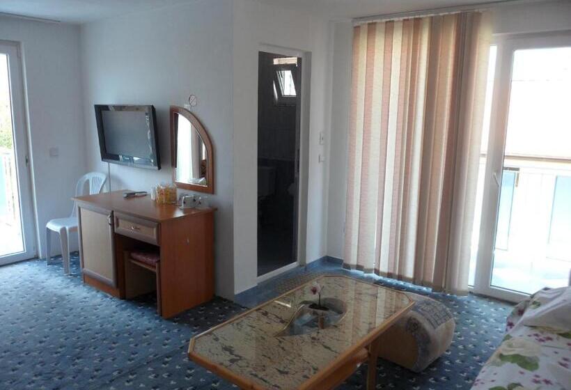 חדר סטנדרט לארבעה, Sianie Guest House