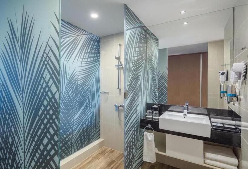 带特大床的标准间, Holiday Inn Express Kota Kinabalu City Centre By Ihg