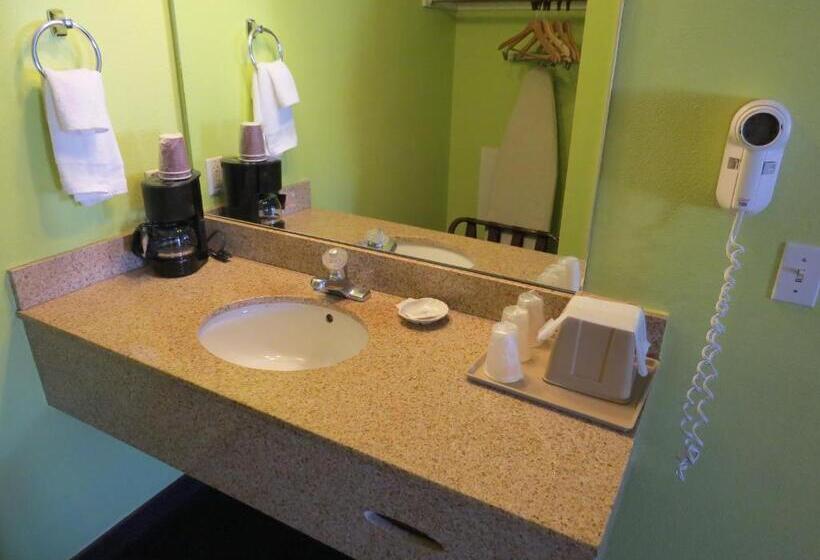 Люкс Кровать Кинг, America S Best Inn & Suites Saint George