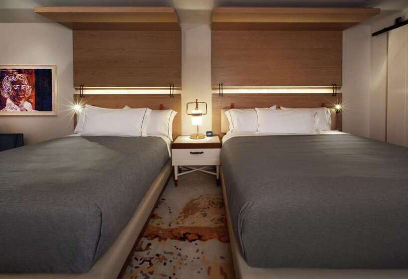 带特大床的标准间, The Benson Portland, Curio Collection By Hilton