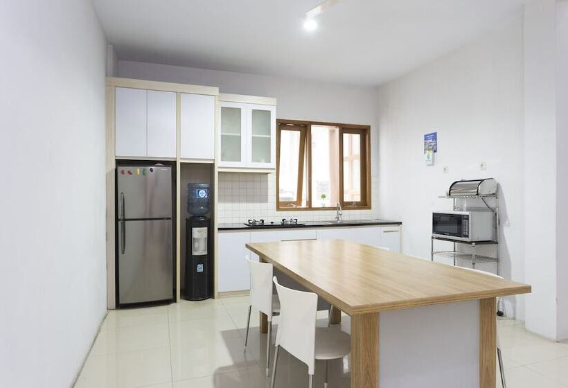 Номер Стандарт, Reddoorz Plus Near Cilandak Town Square 2